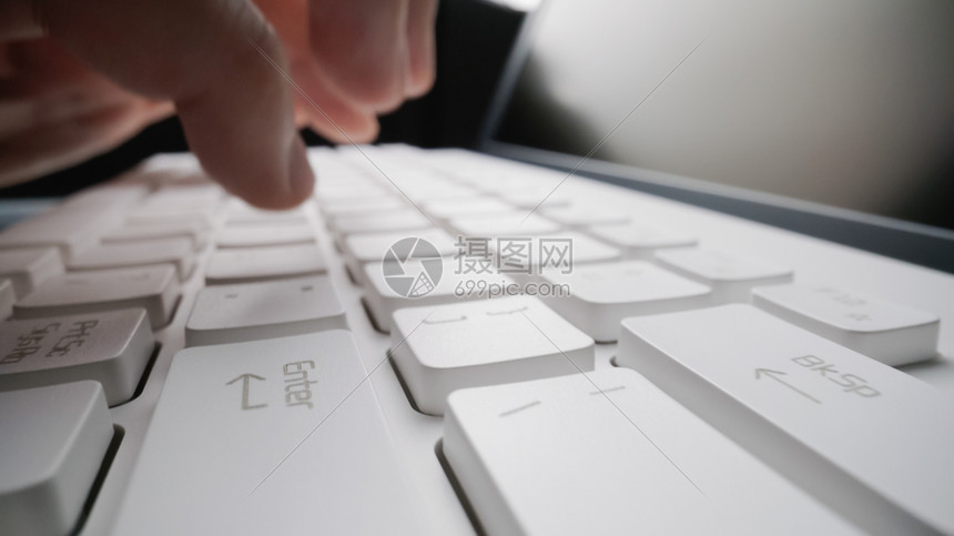 不同服务器提供商的租赁费用比较