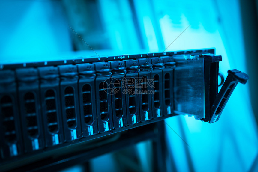 一台2米服务器能存放多少图片