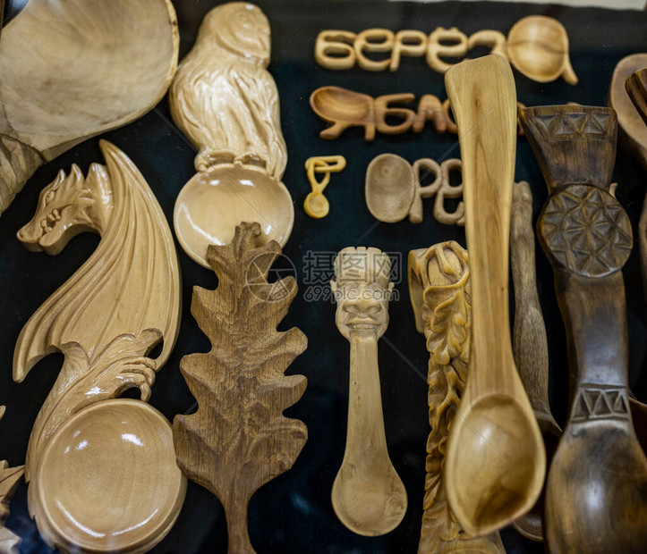 不同规格与品牌下的服务器价格差异