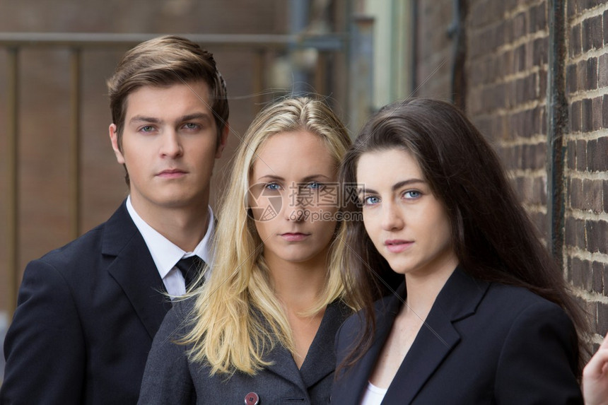 多个服务器分散各地以满足全球玩家需求