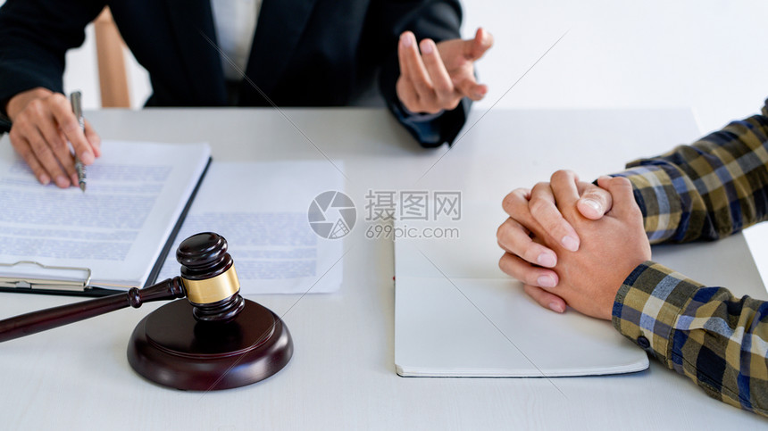 不同类型服务器采购成本与频率考量