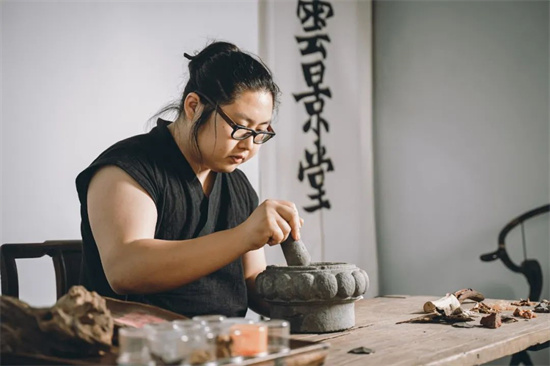 不同配置下香港服务器的年度费用是多少