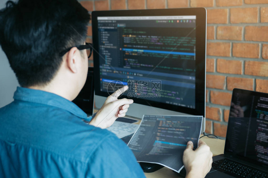 软件与许可费用