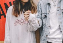 小哥了解不同因素与价格之间的关联-优乐评测网