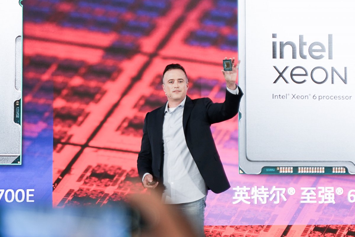 揭示一款配备48核处理器与512GB内存的服务器到底需要多少钱