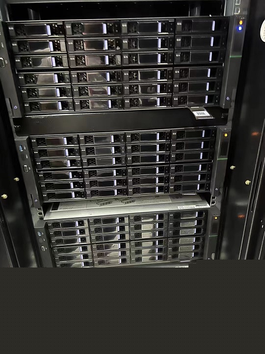 揭秘废服务器拆解回收的价位与收益