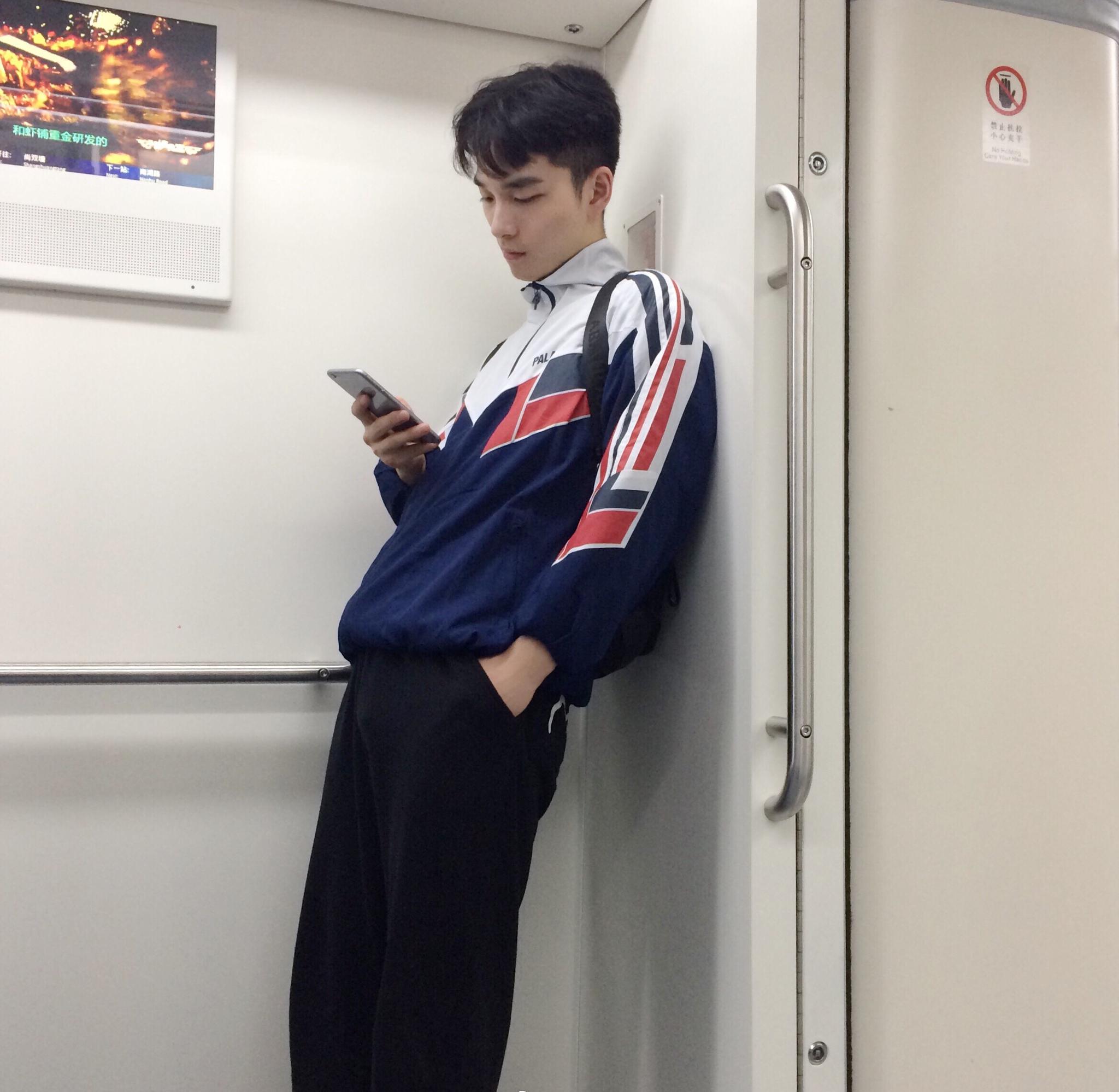 小哥探究京东服务器数量及其技术生态