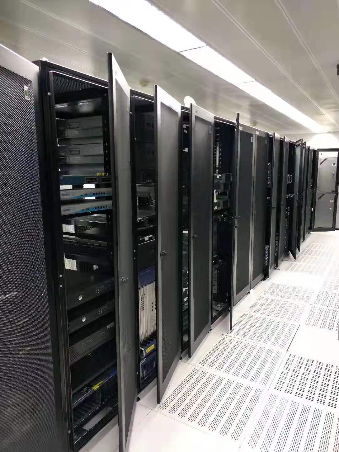 大型服务器内存需求至少数GB以上