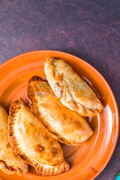 了解不同配置传奇服务器的费用细节