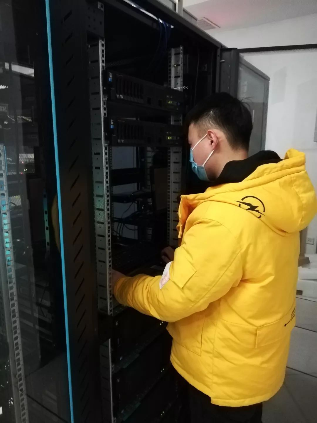 解析服务器运行成本