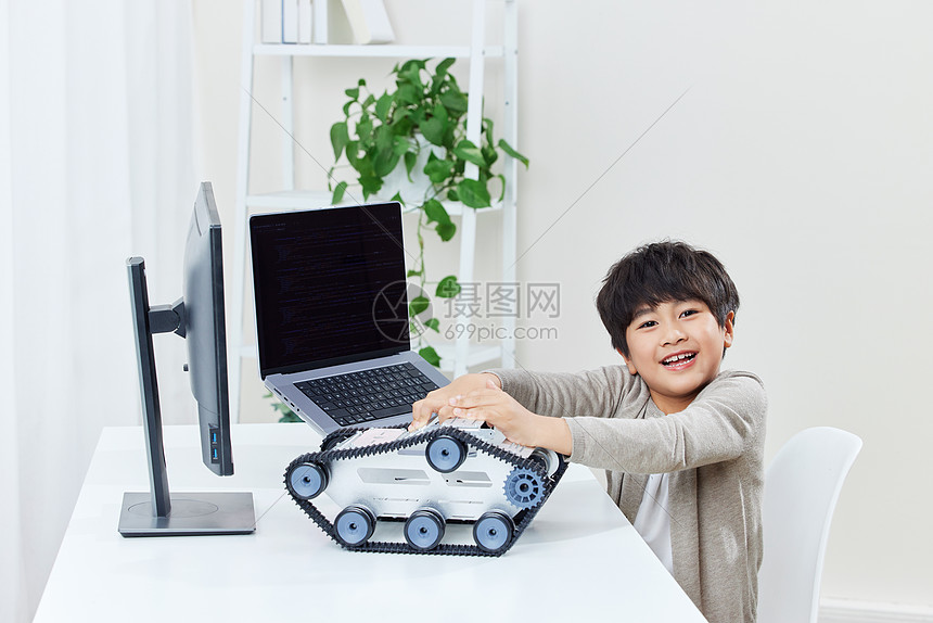 小哥了解编程服务器盈利潜力