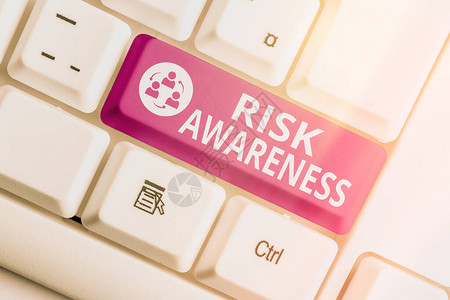 不同因素下的费用分析