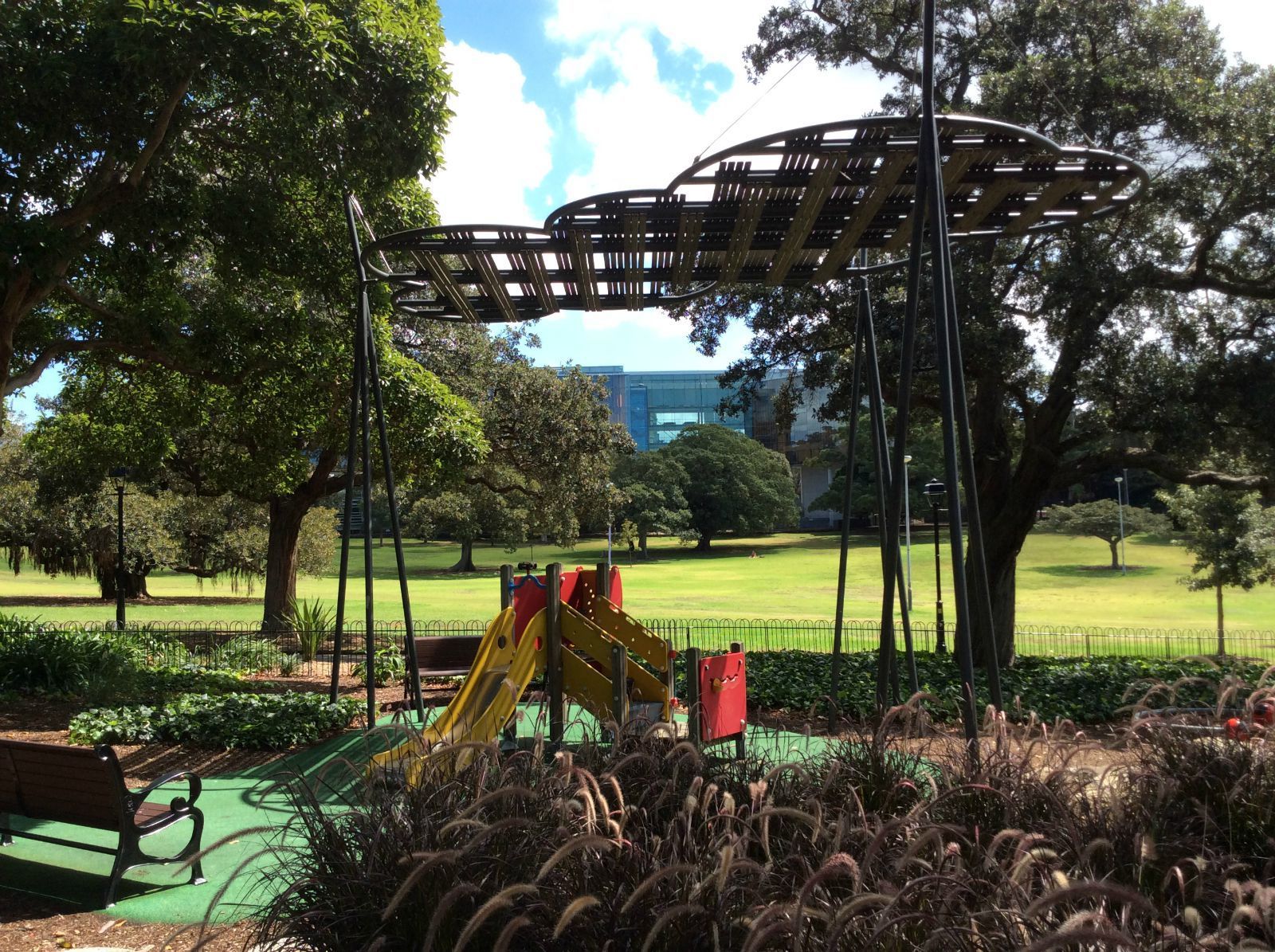 多个游戏区域与服务器布局揭秘