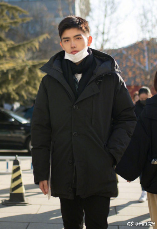 小哥了解根服务器成本