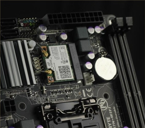 服务器主板上究竟能装多少个CPU