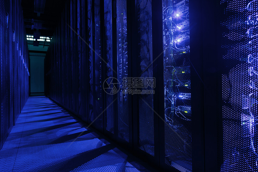 突出数据中心模块的核心功能与重要性