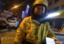 小哥了解服务器组装细节-优乐评测网