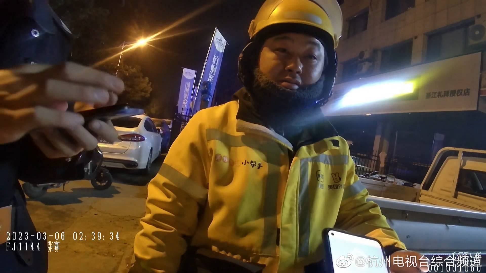 小哥了解服务器组装细节