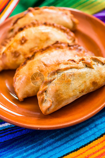 不同配置与服务等级的费用分析