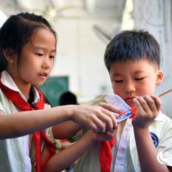 小哥了解托管费用结构