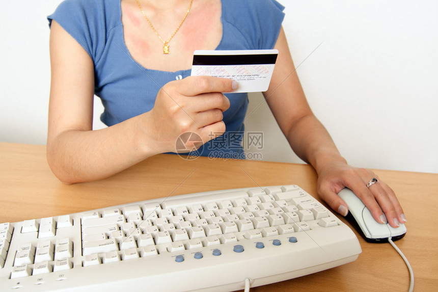 购买时需注意性能和售后服务