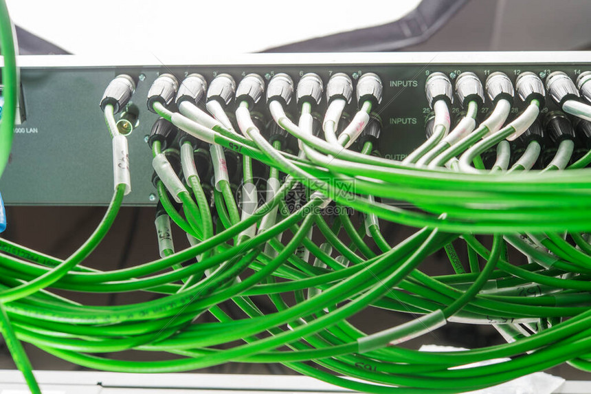 不同服务器用户容量的差异与影响因素分析